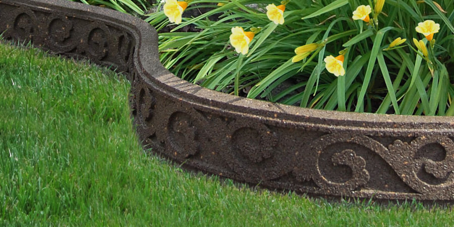 Отделяем клумбу от газона