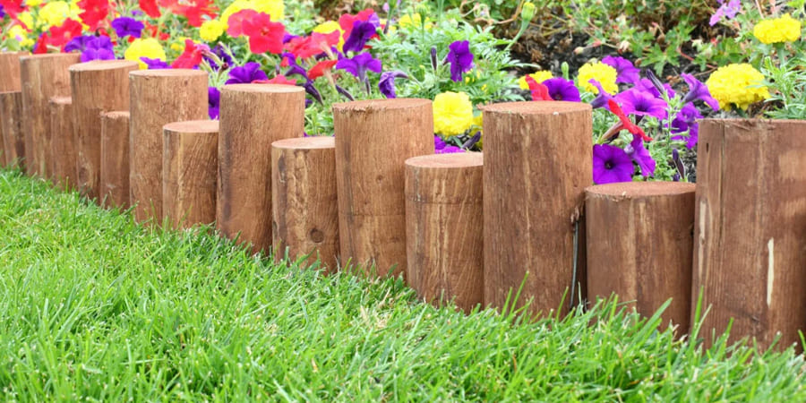 Отделяем клумбу от газона