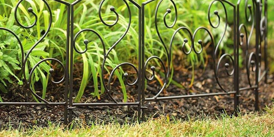 Отделяем клумбу от газона